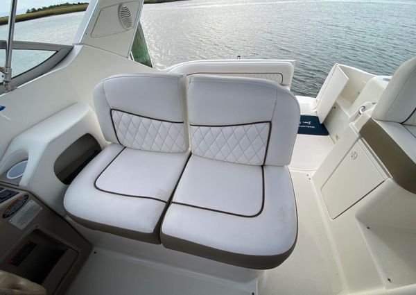 Bayliner 305 image