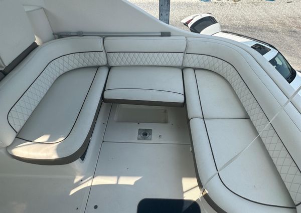 Bayliner 305 image