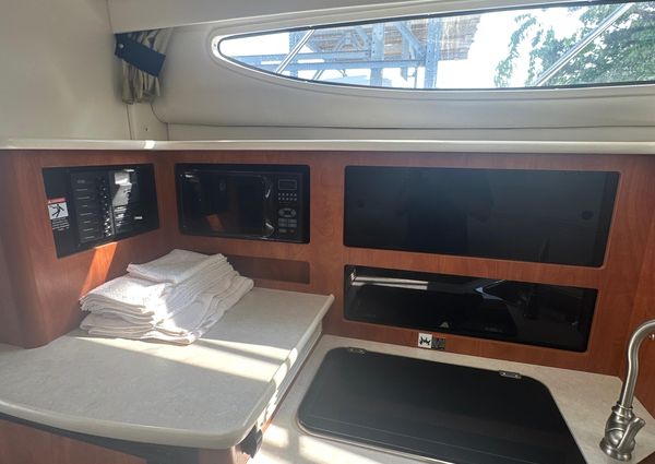 Bayliner 305 image