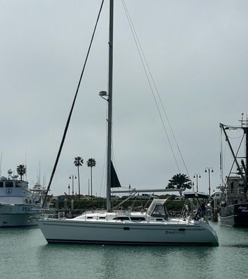 Catalina 350 - main image