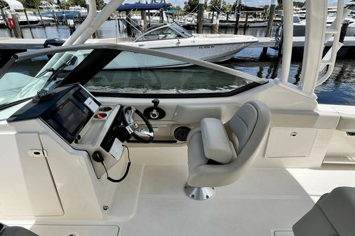 Boston Whaler 240 Vantage image