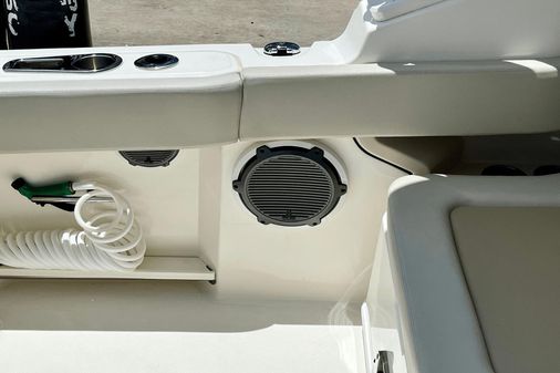 Boston Whaler 240 Vantage image