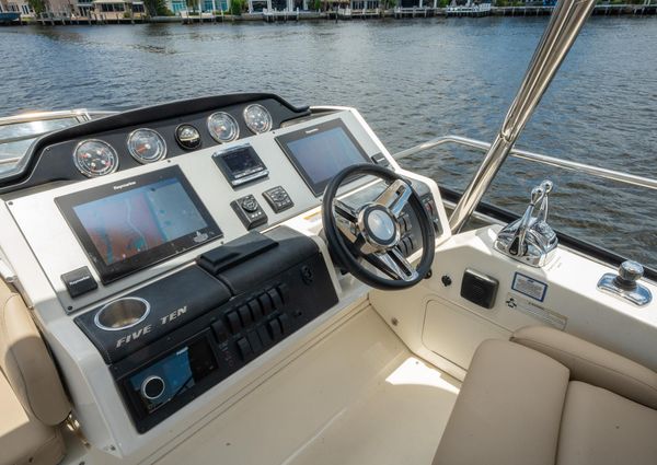 Sea Ray 510 Fly image