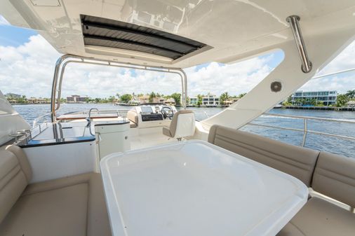 Sea Ray 510 Fly image