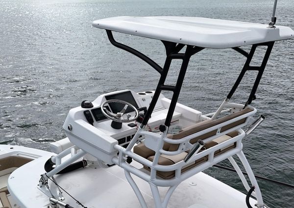 Everglades 335-CENTER-CONSOLE image