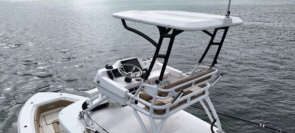 Everglades 335-CENTER-CONSOLE image