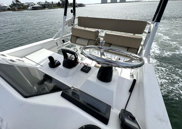 Everglades 335-CENTER-CONSOLE image