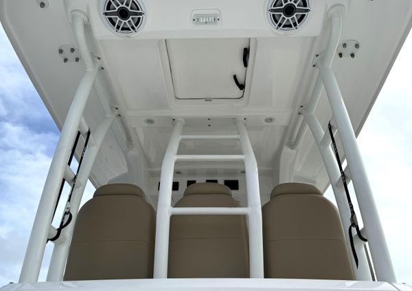 Everglades 335-CENTER-CONSOLE image