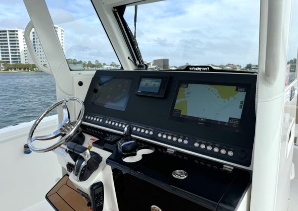 Everglades 335-CENTER-CONSOLE image