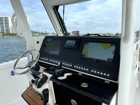 Everglades 335-CENTER-CONSOLE image