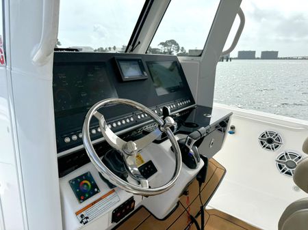 Everglades 335-CENTER-CONSOLE image