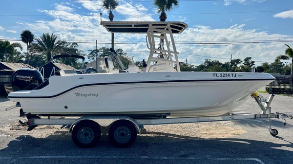 Bayliner Trophy T22CC 