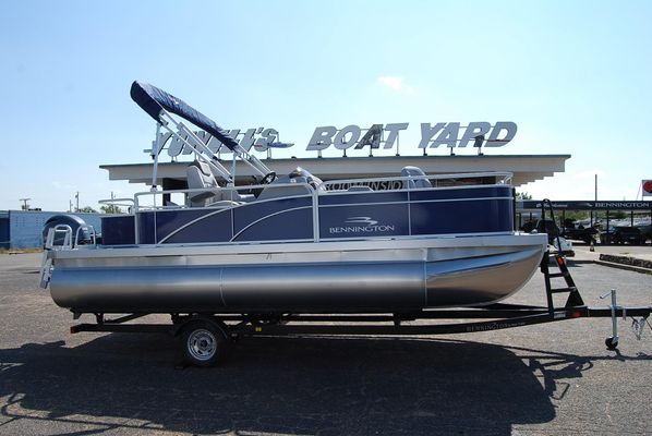 Bennington SV 20 FISHING - main image