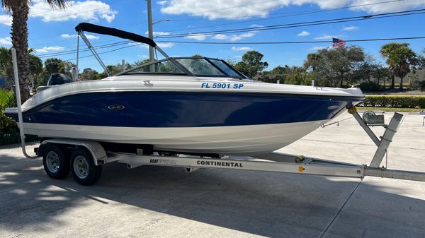 Sea Ray SPX 210