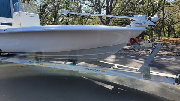 Contender 25 Bay
