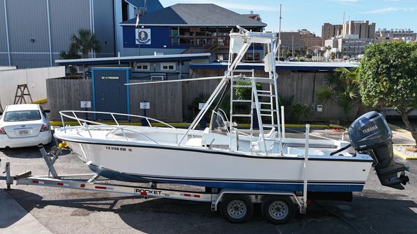 Mako 23 Center Console image