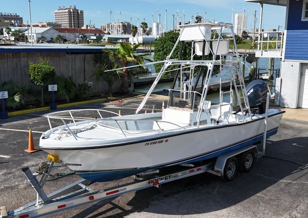 Mako 23 Center Console image