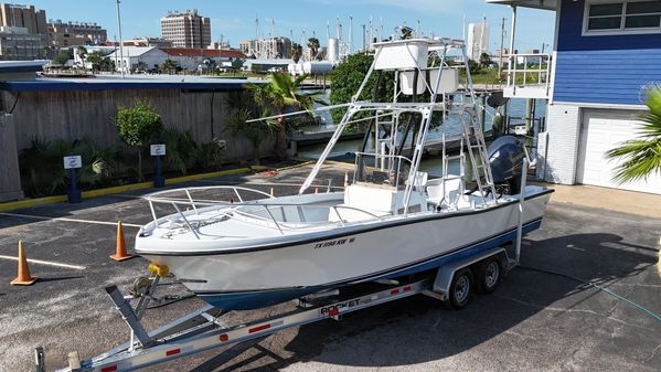 Mako 23 Center Console image