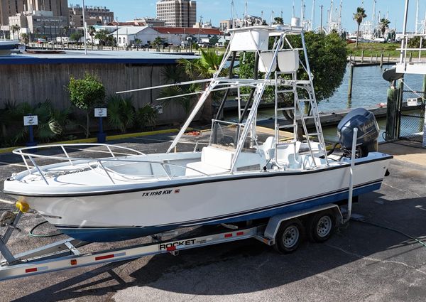 Mako 23 Center Console image