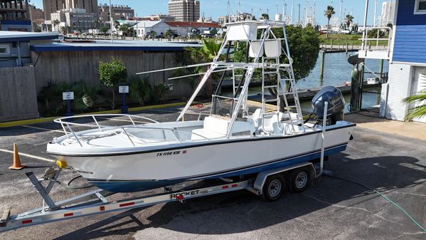 Mako 23 Center Console image