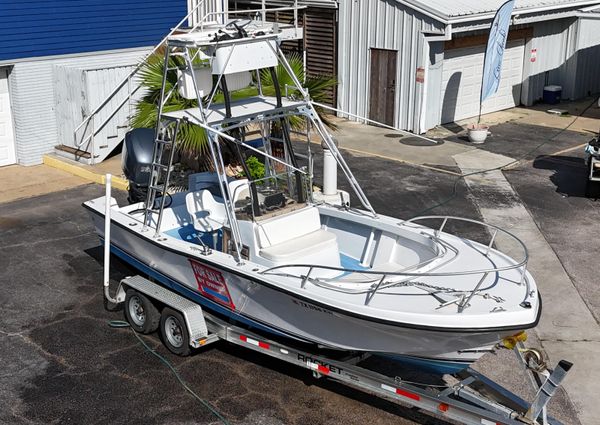 Mako 23 Center Console image