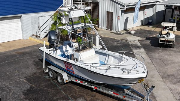 Mako 23 Center Console image