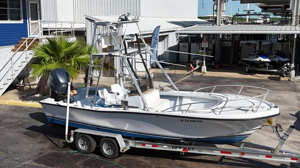 Mako 23 Center Console image