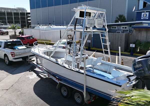 Mako 23 Center Console image