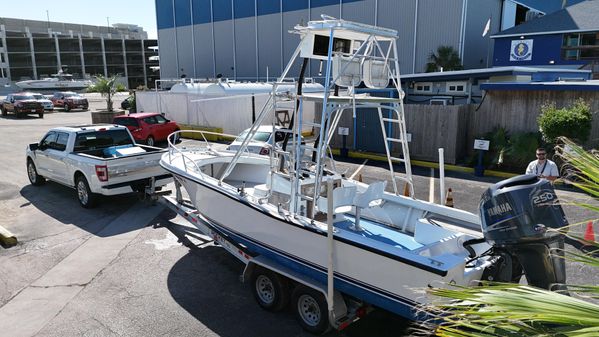 Mako 23 Center Console image