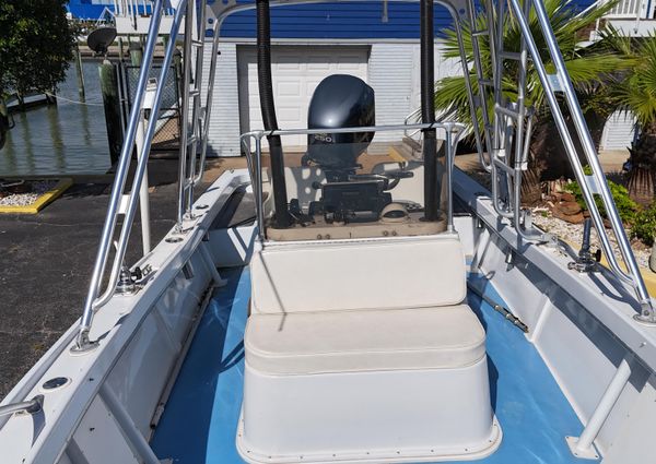 Mako 23 Center Console image