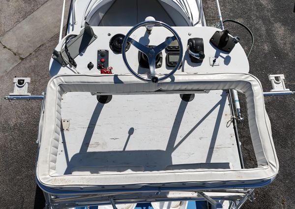 Mako 23 Center Console image