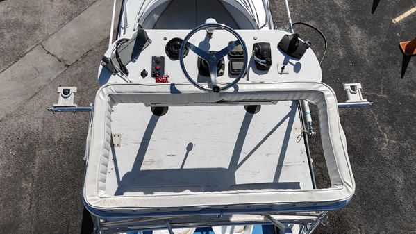 Mako 23 Center Console image