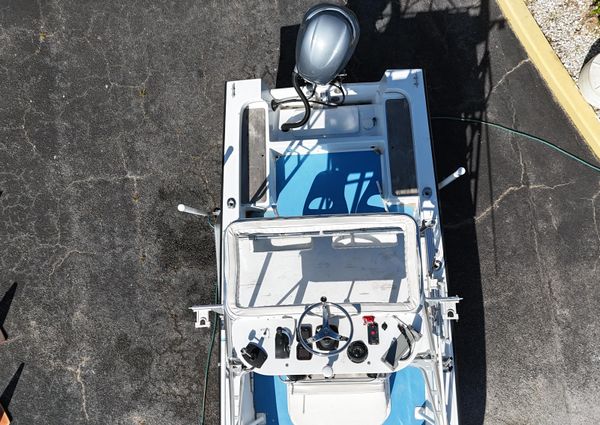 Mako 23 Center Console image