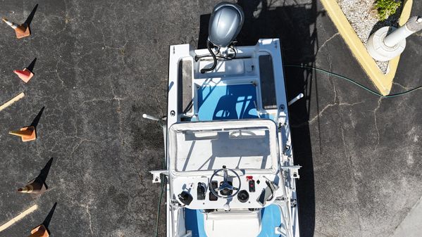 Mako 23 Center Console image