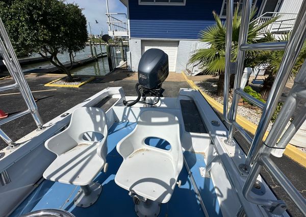 Mako 23 Center Console image