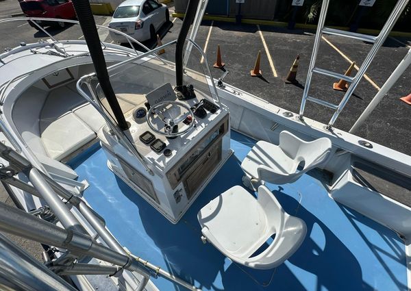 Mako 23 Center Console image