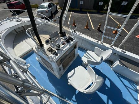 Mako 23 Center Console image