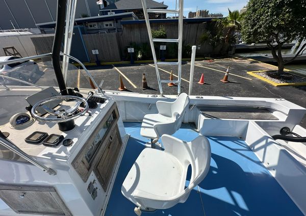 Mako 23 Center Console image