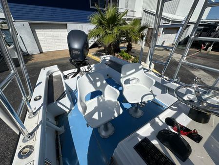 Mako 23 Center Console image