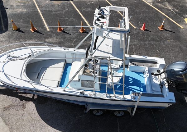 Mako 23 Center Console image