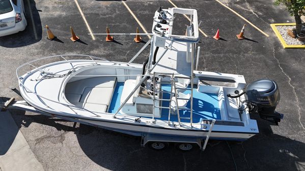 Mako 23 Center Console image