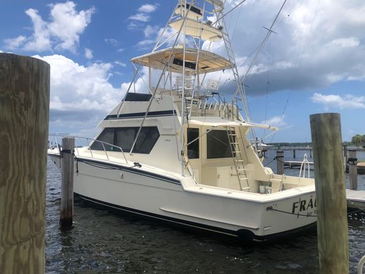 Hatteras Convertible - main image