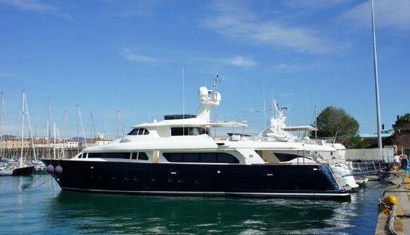 Ferretti Yachts Custom Line Navetta 30 