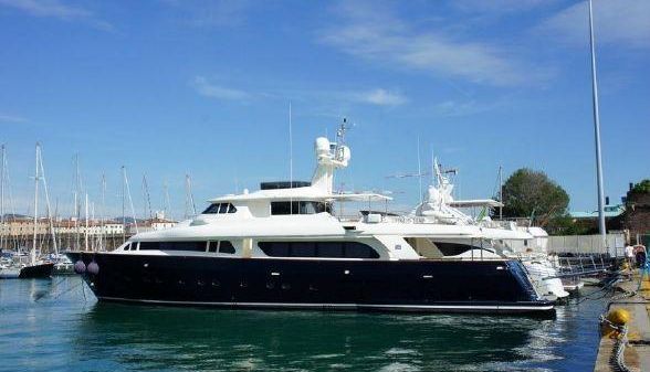 Ferretti Yachts Custom Line Navetta 30
