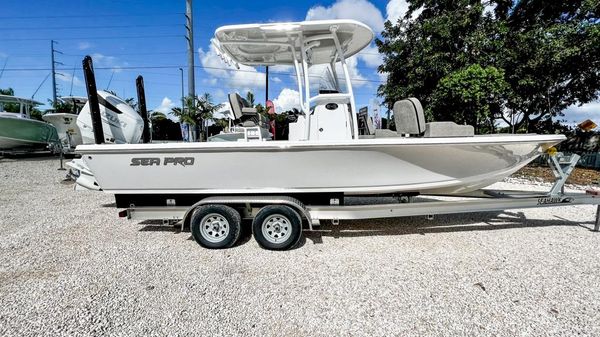 Sea Pro 248 DLX BAY