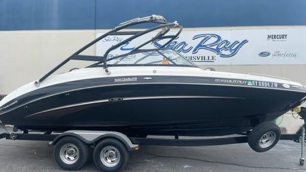 Yamaha Boats 242 Limited
