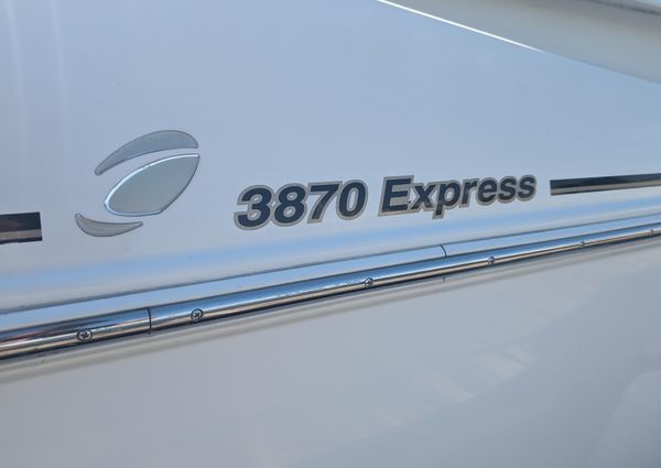 Cruisers Yachts 3870 Express image