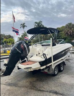 Sea-ray 220-SUNDECK-OUTBOARD image