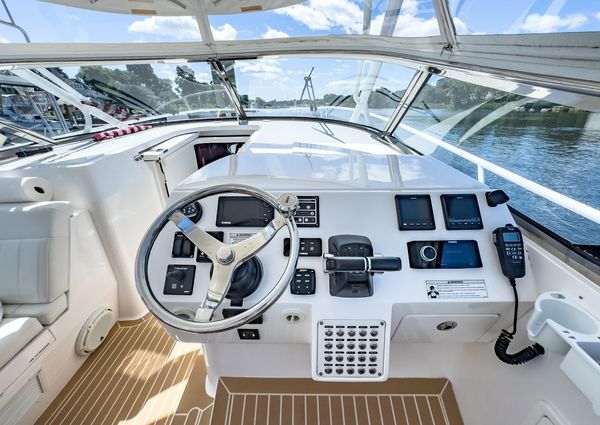 Intrepid 430 Sport Yacht image