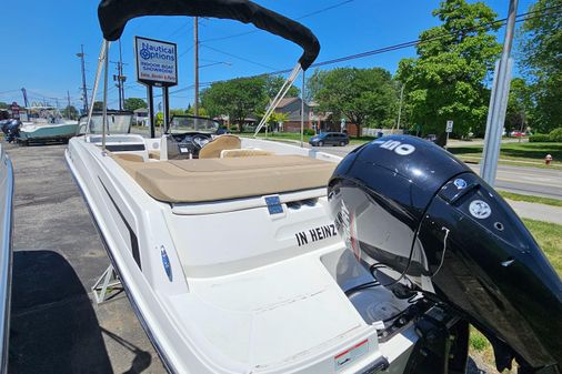 Bayliner VR-6 image